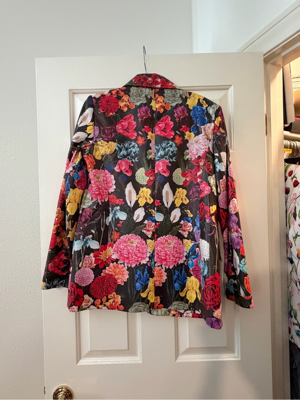 Alice + Olivia Black Floral Notch-Lapel Blazer - Picture 3 of 4
